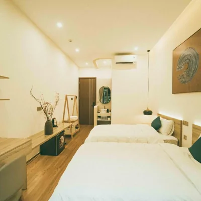 Chambre lits jumeaux avec balcon — Wabi Sabi Hanoi Residences